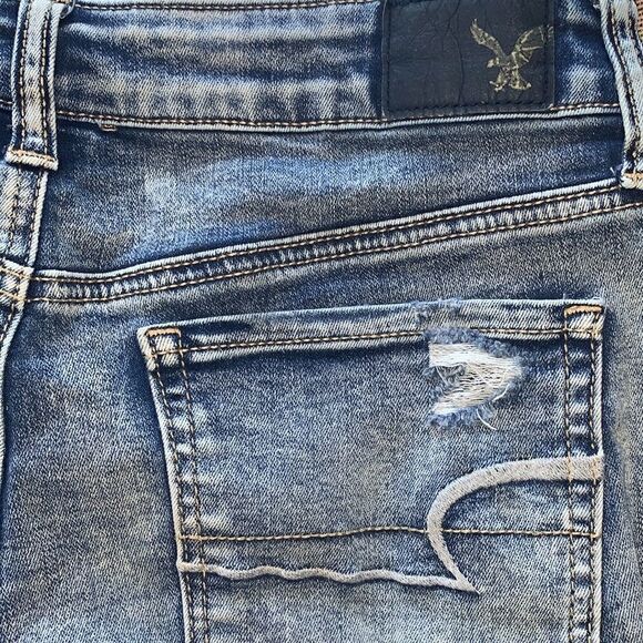 EXCELLENT DISTRESSED CONDITION WOMEN’S 4 AMERICAN EAGLE SHORTIE W/LACE POCKETS - Picture 9 of 9